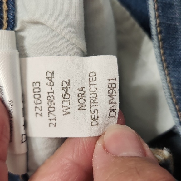 Paige Kylie Crop Destructed Jeans in Nora colorway - Picture 9 of 9